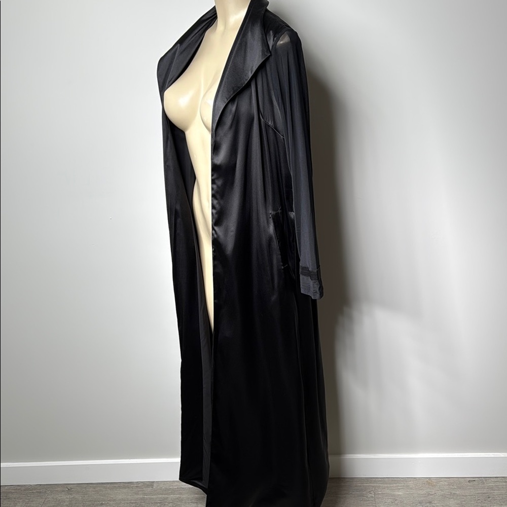 AKIRA kourt takes Miami satin summer duster - Picture 3 of 8